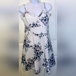 Women's White With Blue Flower Dress. Adjustable Spaghetti Straps. Sz SWomen's W